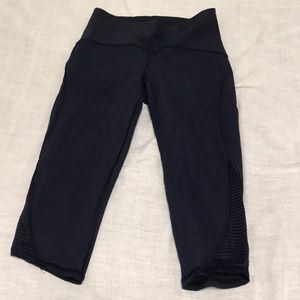Dark navy lululemon crops size 6 with mesh sides